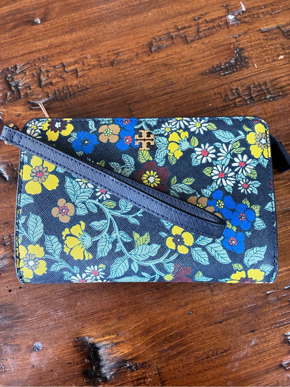 NWOT Tory Burch Wristlet - fits phone! 🩵